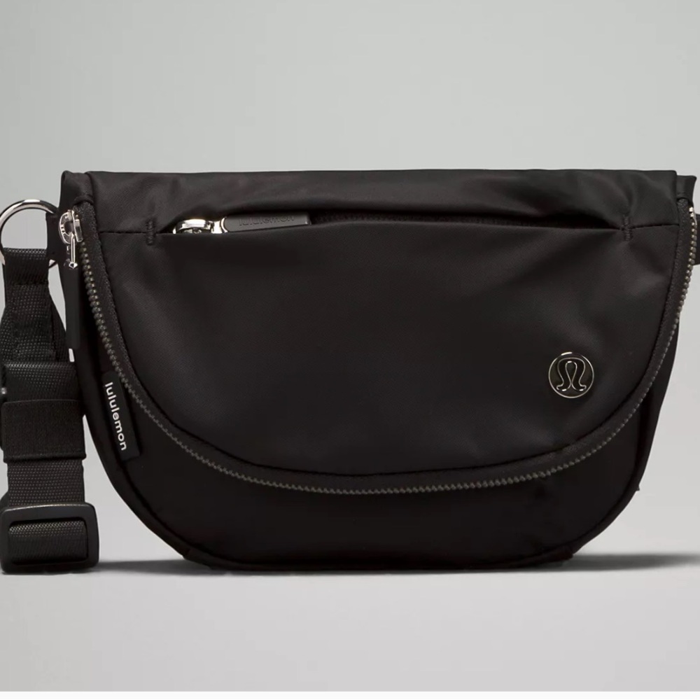 lululemon athletica Black all
Night Festival Bag 2L